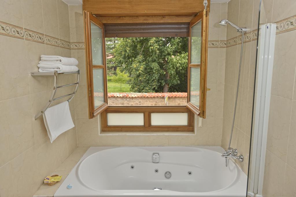 Hotel Rural La Corte De Los Pinares วินวยซา ภายนอก รูปภาพ